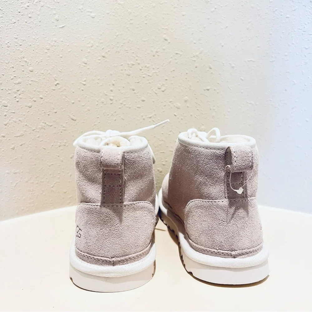 UGG Neumel Classic Off White Unisex Chukka Boots  Size W 11 M 9 NEW